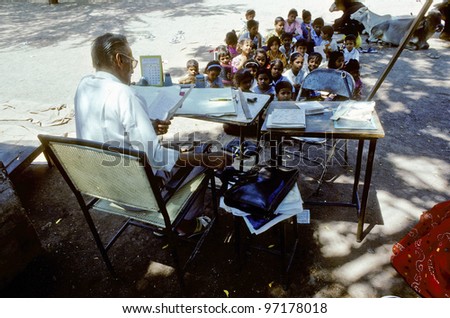INDIA, AGRA - AUGUST 01: teacher in the outdoor school class on August 01,1994 in Agra, India. The number of pupils attending school increases from around 19.2 million in 1950 to 114 million in 2002.