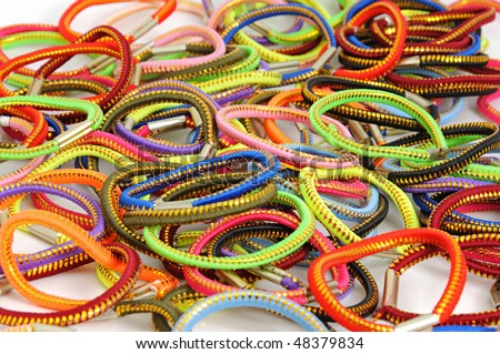 Colour rubber band for care of hair