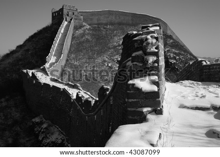 The Great Wall in witer, everything is in black and white.
