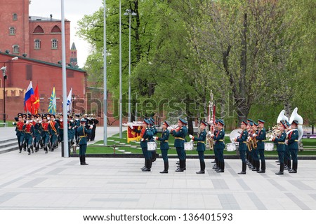 MOSCOW - MAY 6: The military orchestra rehearses in Aleksandrovsky garden on May 6, 2010 in Moscow. The rehearsal is to celebrate the upcoming 65th Anniversary of Victory Day (WWII) on May 9th.