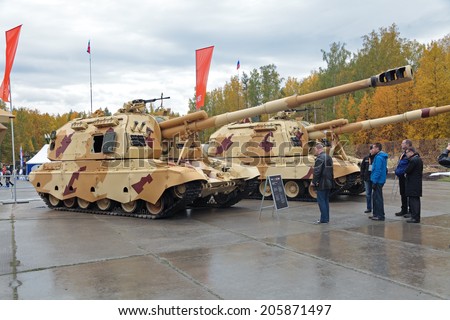 NIZHNY TAGIL, RUSSIA - SEP 26, 2013: The international exhibition of armament, military equipment and ammunition RUSSIA ARMS EXPO (RAE-2013). Russian heavy self-propelled 152 mm howitzer 2S19 \