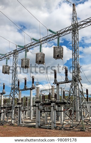 Trap-lining (high-frequency stopper) on the high-voltage transmission line