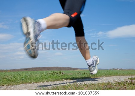Outdoor closeup shot of a male runner running at a fast pace