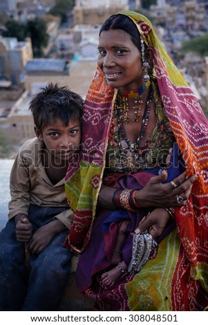JAISALMER, INDIA - MARCH 22 : Indian woman poses with her child in the street on March 22 , 2014 in Jaisalmer, India