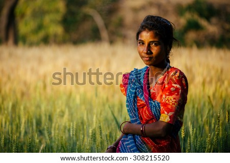 UDAIPUR - MARCH 25 : women posing in the field on March 25 , 2014 in Udaipur,India