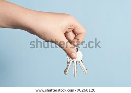 hand holding bunch of keys