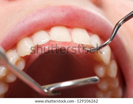 Periodic comprehensive dental examination to have a healthy mouth and teeth