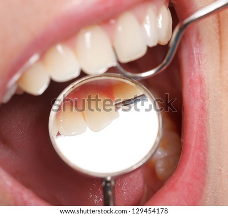 Periodic comprehensive dental examination to have a healthy mouth and teeth