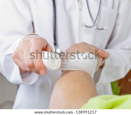 First aid and treatment in wrist injuries and disorders