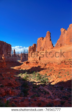 Park Avenue in late afternoon light at Arches National Park