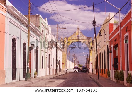 [Obrazek: stock-photo-a-street-in-merida-yucatan-m...954133.jpg]