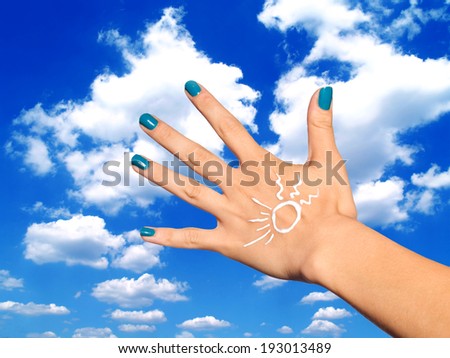 woman with sunscreen lotion on her hand