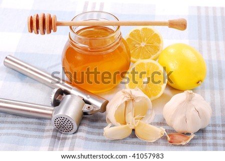 honey,garlic and lemon as natural medicine
