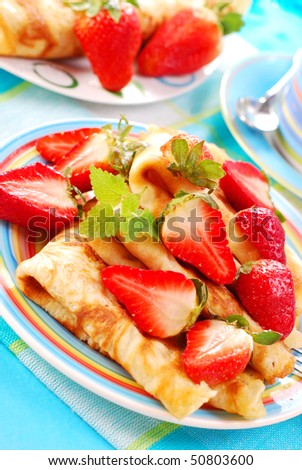pancakes with fresh strawberries