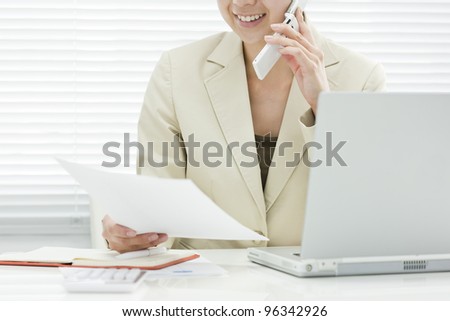The businesswoman who talks on the telephone