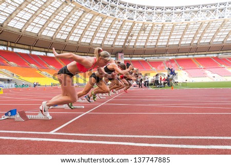 MOSCOW - JUN 11: Athletes start the race on International athletic competition Moscow Challenge on June 11, 2012 in Luzhniki, Moscow, Russia