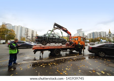 Moscow - Oct 13: Evacuation Vehicle For Traffic Violations At The Entrance To The Park Sokolniki On October 13, 2012 In Moscow, Russia.