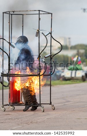 MOSCOW - AUG 25: Extinguish after a stunt man ignition on Festival of art and film stunt Prometheus in Tushino on August 25, 2012 in Moscow, Russia. The festival was organized in 1998.