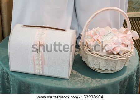 Wedding invitations and money chest decorated with lace