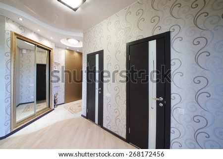 Hallway with two doors and sliding mirror wardrobe