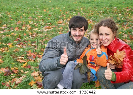 autumn family with finger OK