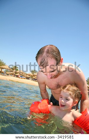 The father with a daughter on the sea