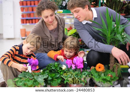 Family of four in flower shop. focus on little girl