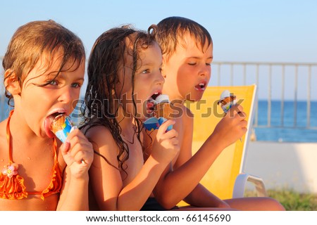 selena gomez eating ice cream. on beach eating ice cream
