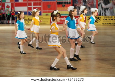 MOSCOW - MAY 4: unidentified Girls dance step at IX World Dance Olympiad in Sokolniki, on May 4, 2011 in Moscow, Russia. 21 305 dancers from 31 countries and 165 cities participated in Olympiad.