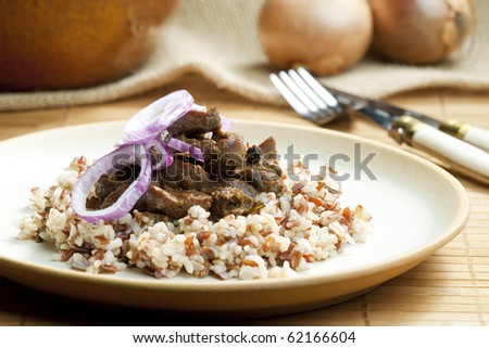 pork kidney on onion with wild rice