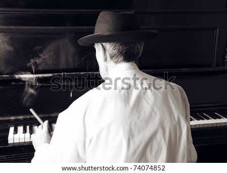 Old man with cigar play piano.