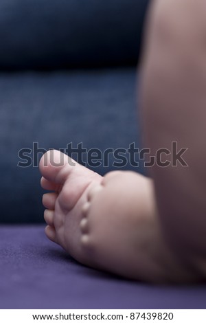 babyfeet with toes in focus