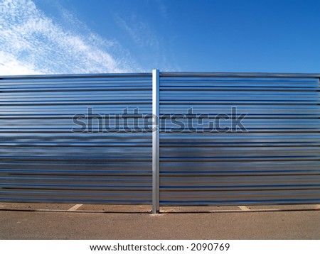 Metallic fence