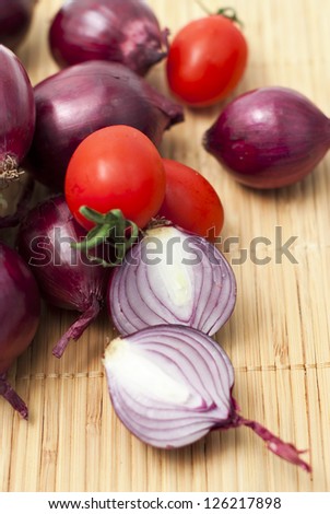 Red bulb onion with red tomatoes