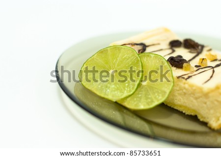 lemon pie sliced ??on a plate
