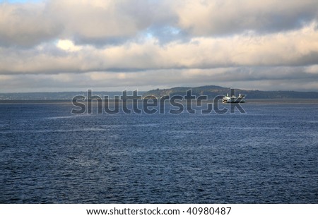 ferry boats go back and forth in enter elliot bay in seattle washington