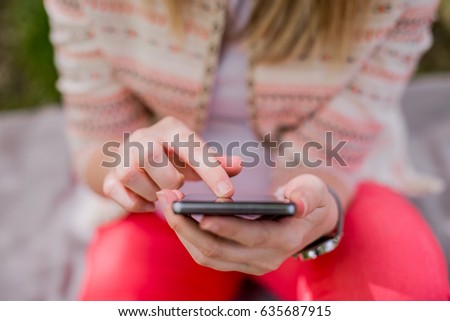 close up woman\'s hand hold mobile phone device:focus on girl work play read call text type on smartphone concept, teen people innovation technology telecommunication. teenager reply response chatting