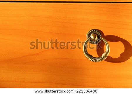 Metal round handle on base unit