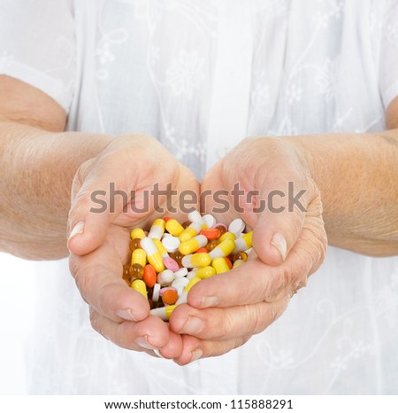 pills in hands of the old man