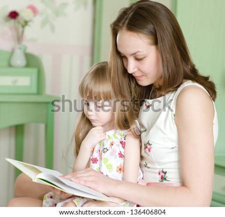 mother with the daughter read the book