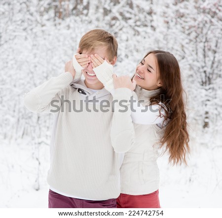 girl covering boyfriends eyes with hands
