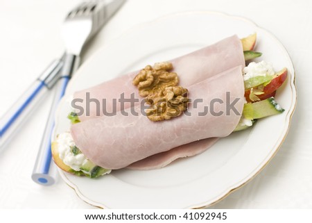 ham rolls with vegetables and cheese