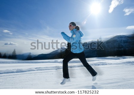 YOung woman running in the snow