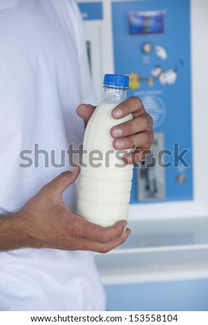 Automated milk distributor