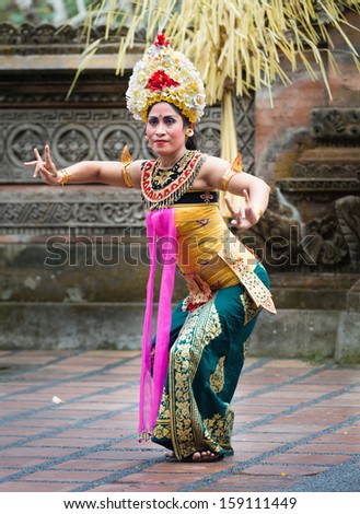 UBUD, BALI, INDONESIA - SEP 21: Unidentified woman performs Legong dance, the traditional form of Balinese dance on Sep 21, 2012 in Ubud, Bali, Indonesia. Legong is popular tourist attraction on Bali