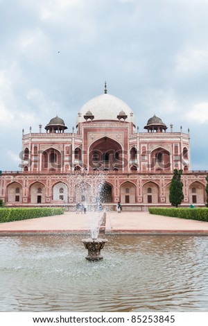 Humayun\'s tomb in Delhi, India as an example of Persian architecture