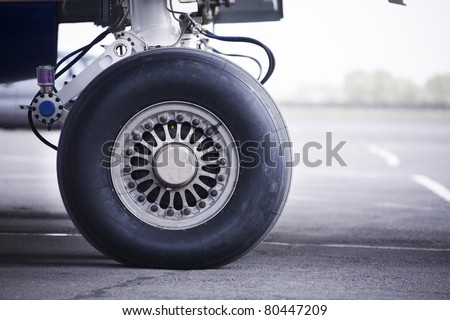 wheel of airplane