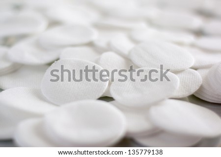 Cotton round cosmetic pads, evenly distributed