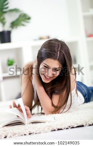 Casual student reading - Portrait of a young cute student studying at home