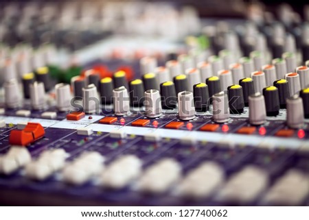 Digital music equipment, music mixer